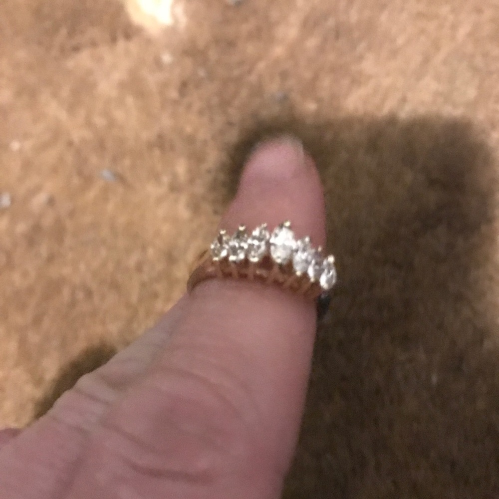 Certified Marquise 1ct 18 k gold ring